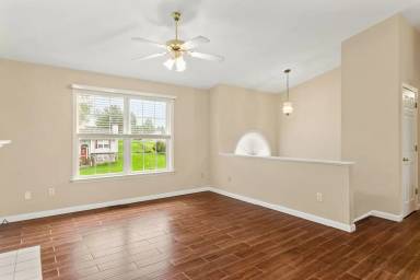 Main picture of 70 Johns Ct