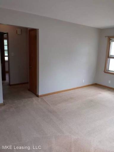 Main picture of 6919 W Melvina St