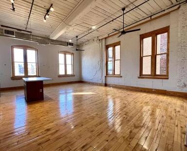 Main picture of 112 S Gay St