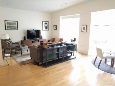 Main picture of 2200A Market St