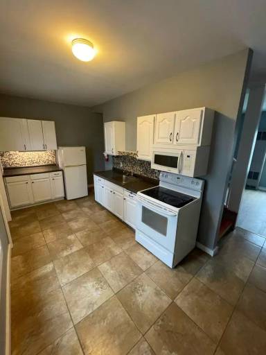 Main picture of 111 River St