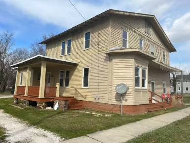 Main picture of 1742 Main St