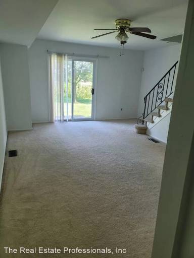 Main picture of 629 Village Ln