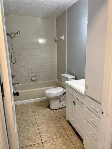 Main picture of 1601 W Lowry Ave