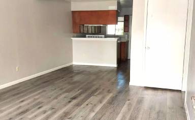 Main picture of 309 E Houston St