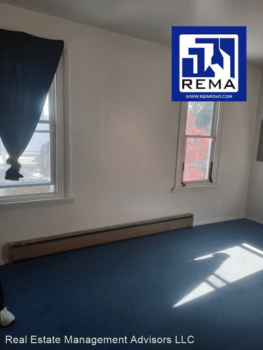 Main picture of 5025 Penn St