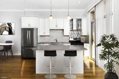 Main picture of 1241 W Jackson Blvd