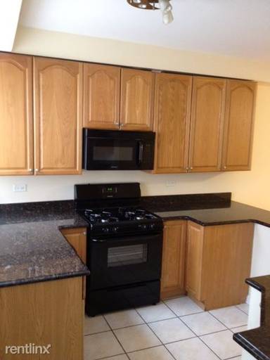 Main picture of 4008 W Nelson St