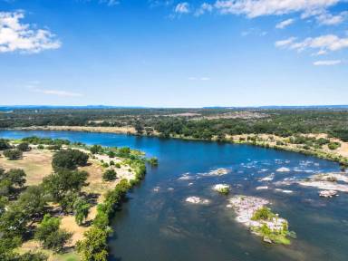 Main picture of 864 Driftwood Ln