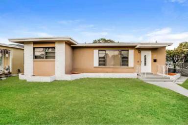 Main picture of 2555 Regatta Ave