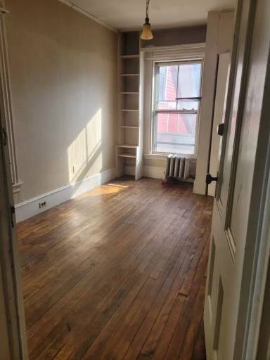 Main picture of 76 Main St