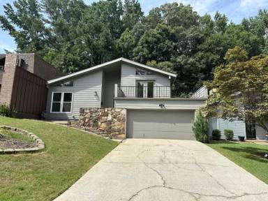 Main picture of 120 Leeward Ln