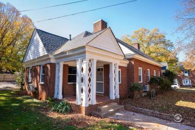 Main picture of 235 Brevard St