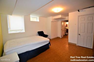 Main picture of 19 Putnam Ave
