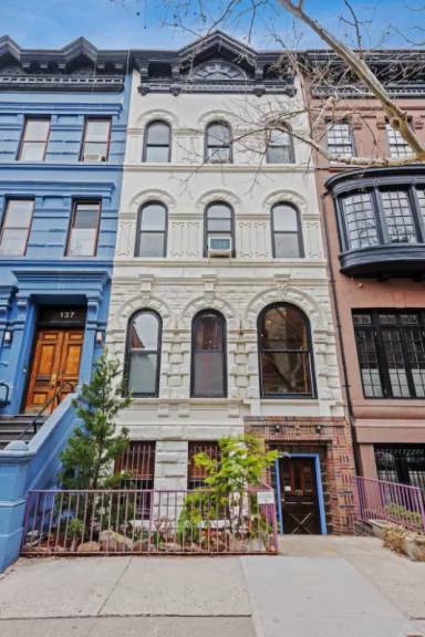 Main picture of 135 W 78th St