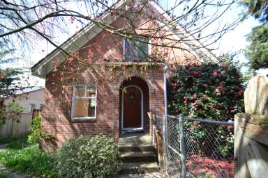 Main picture of 10039 Sand Point Way NE