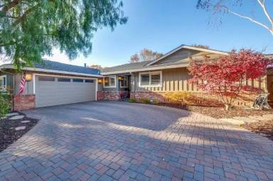 Main picture of 2517 Lambert Ln