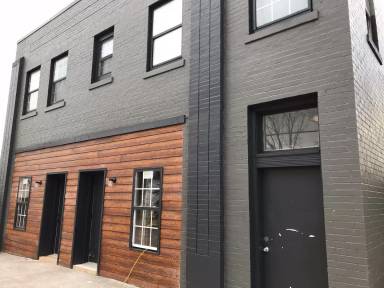 Main picture of 405 W 4th St
