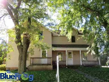 Main picture of 744 1/2 W Main St