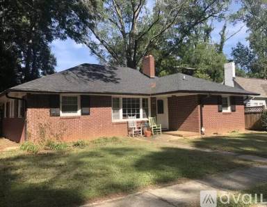 Main picture of 320 Oak Dr