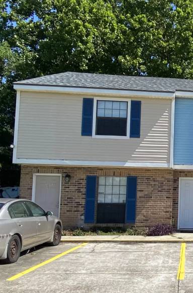 Main picture of 104 N Long St