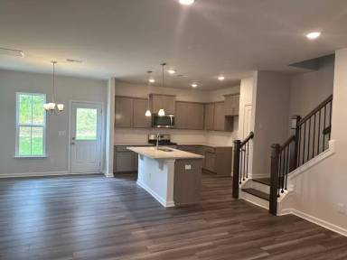 Main picture of 916 Lampton Ct