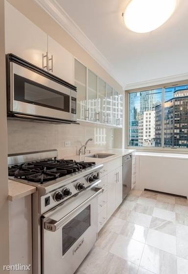 Main picture of 30 Lincoln Plaza