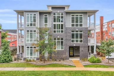 Main picture of 309 West Washington Street