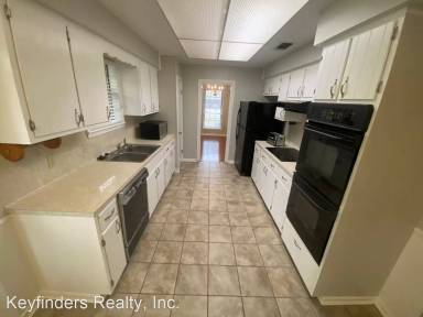 Main picture of 680 Bromley Dr