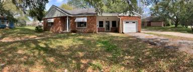 Main picture of 705 Hacker St