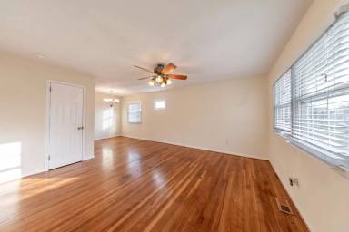 Main picture of 408 Samuelson Ct