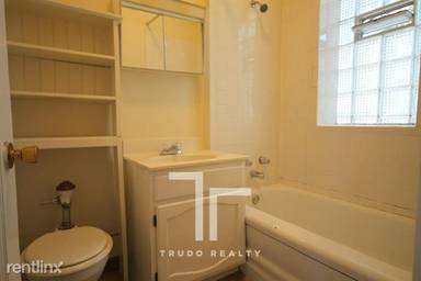 Main picture of 620-28 W Barry Ave