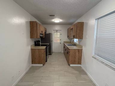 Main picture of 3047 Perry Ave