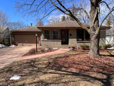 Main picture of 1721 S Carpenter St