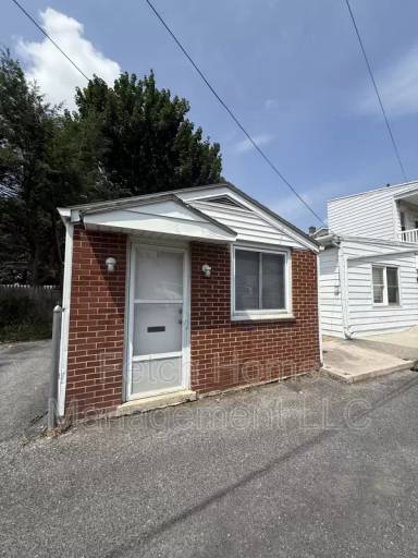 Main picture of 129 S 5th St