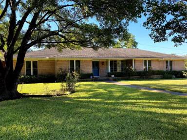 Main picture of 5706 Lindenshire Ln