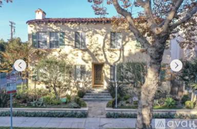Main picture of 203 N Almont Dr
