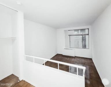 Main picture of 220 E 24th St