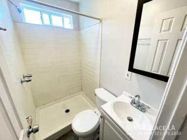 Main picture of 11425 S Figueroa St