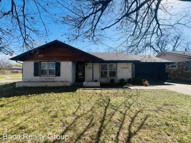 Main picture of 2200 Huntleigh Dr