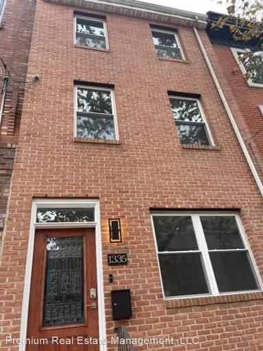 Main picture of 1335 Christian St
