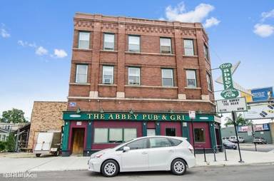 Main picture of 3420 W Grace St