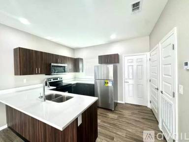 Main picture of 4009 Walnut Ave