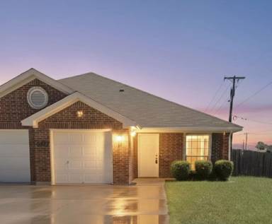 Main picture of 2107 Charleston Ct