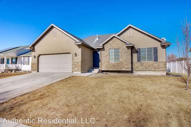 Main picture of 2005 E Partridge Ln