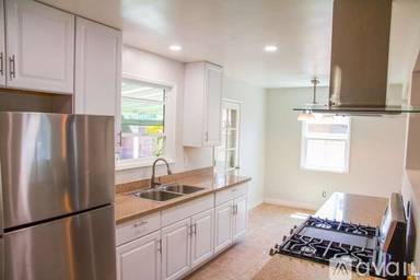 Main picture of 11363 Linard St