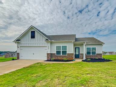 Main picture of 905 Hesston Dr