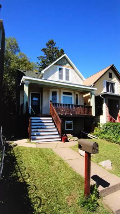 Main picture of 209 W 9th St