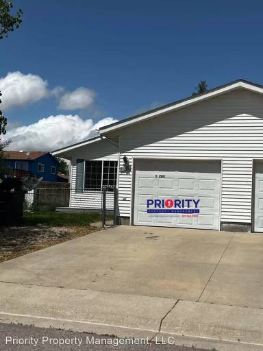 Main picture of 209 E Timothy St