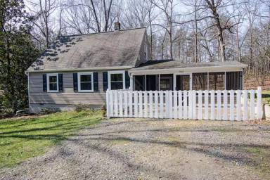 Main picture of 402 Swan Dr